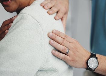 O ombro que estala: quando o barulho é normal e quando preocupa